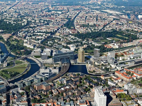 Die Europa-City wächst und wächst. In der Mitte zwischen Hauptbahnhof und Total-Tower - das neue Hochhaus in der Bildmitte.