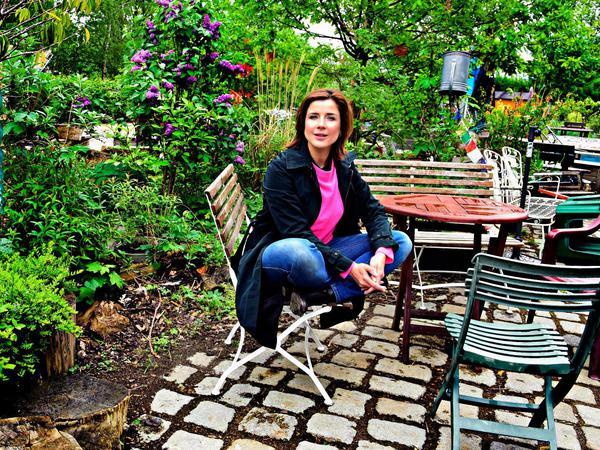 Eva-Maria Lemke beim Tagesspiegel-Kiezspaziergang durch Schöneberg im Café Eule im Gleisdreieckpark