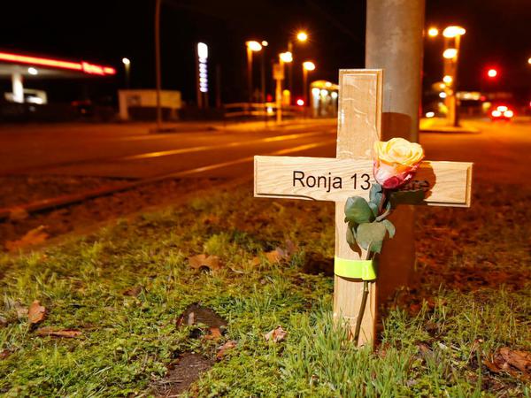 Am Blockdammweg erinnert ein Kreuz an Ronja.