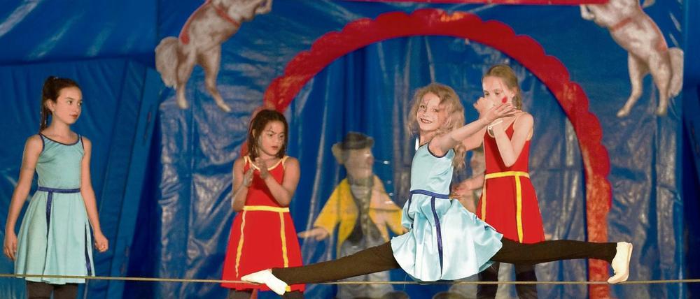 Im Zirkus Cabuwazi treten Kinder auf, um andere Kinder zu unterhalten.