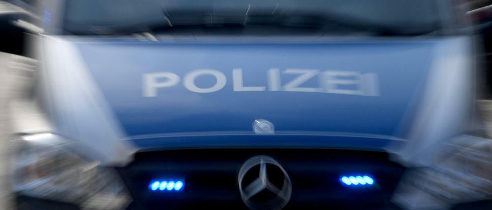 Polizei mit Blaulicht (Symbolbild).