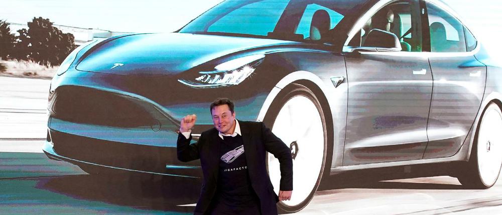 Schneller Brummer. Tesla-Chef Elon Musk war Anfang des Jahres in China ganz aus dem Häuschen, als das "Model 3" ausgeliefert wurde.