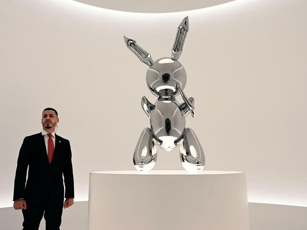 81 Millionen Euro. Für Jeff Koons' Skulptur "Rabbit" wurde bei Christie's in New York eine Rekordsumme bezahlt.
