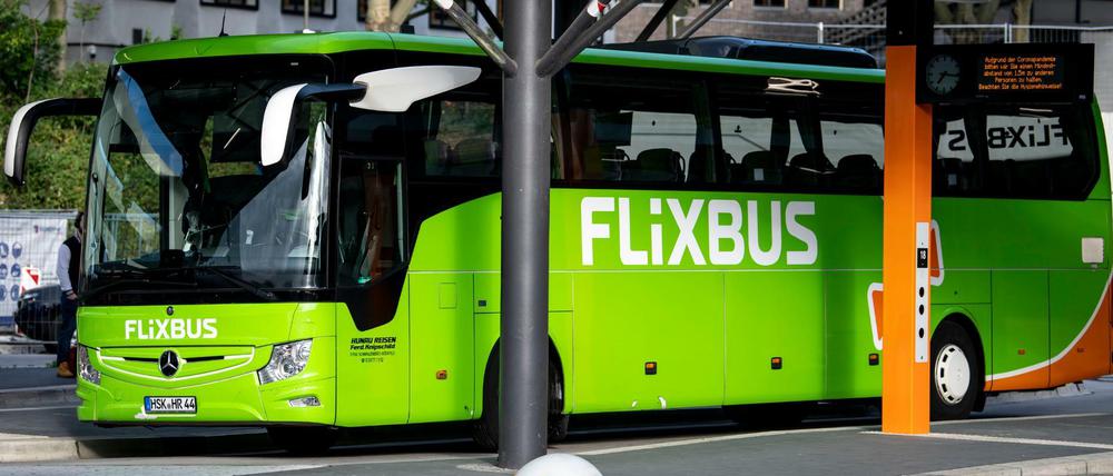 Ein Flixbus am Zentralen Omnibusbahnhof in Berlin.