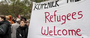 Eine Demonstration für ein Flüchtlingsheim in Köpenick.