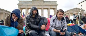 Flüchtlinge auf dem Pariser Platz vor dem Brandenburger Tor