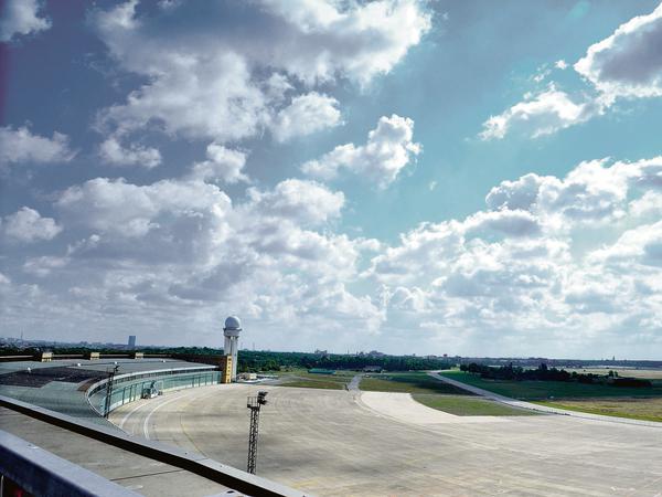 Das riesige Flughafengebäude von Tempelhof.
