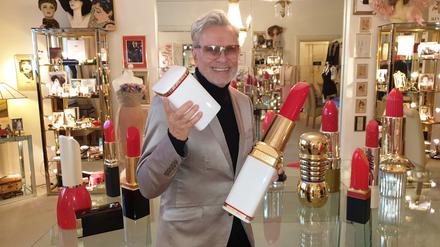 Star-Visagist René Koch eröffnete 2009 das weltweit einzigartige Lippenstiftmuseum. 