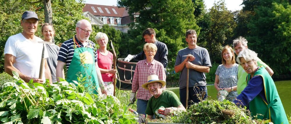 Die „Bürger für den Lietzensee“ pflegen ihr Gartendenkmal. 