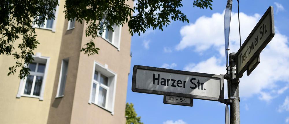 Eines dieser Wohnhäuser an der Harzer Straße in Neukölln wurde unter Quarantäne gestellt. 