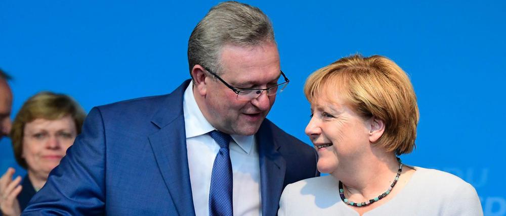 Angela Merkel und Frank Henkel bei der Abschlusskundgebung der CDU zu den Berlin-Wahlen am Sonntag.