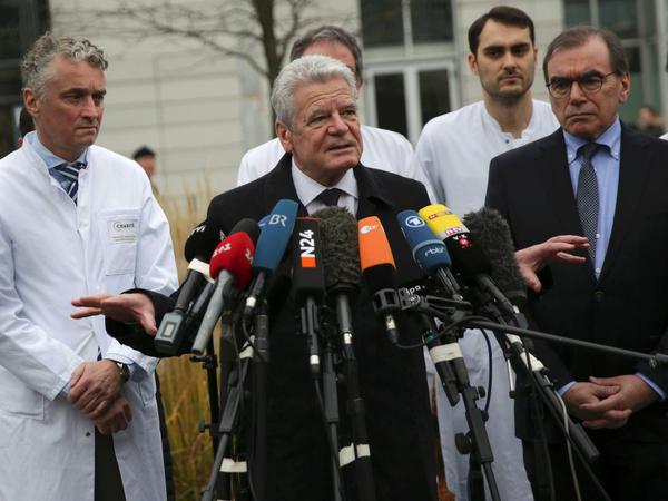 Beistand. Bundespräsident Gauck bei seinem Besuch.