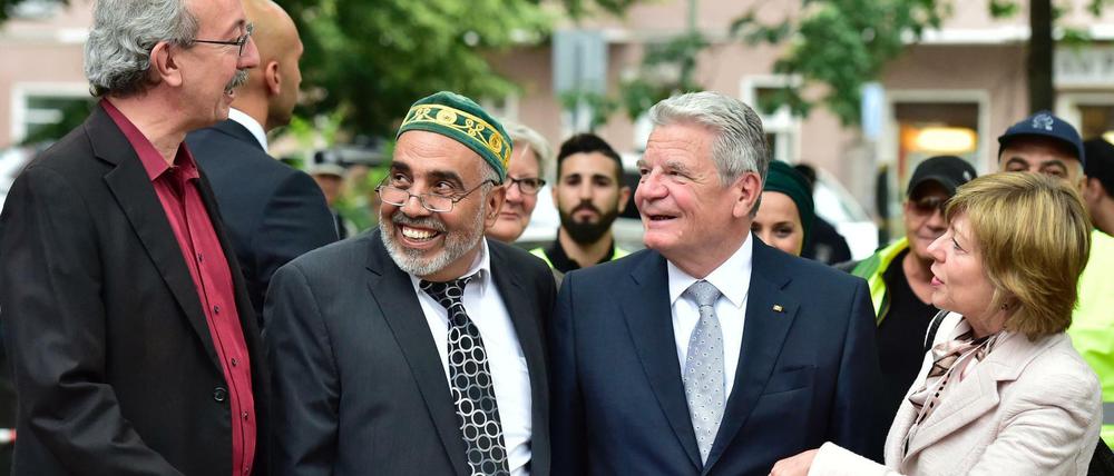 Bundespräsident Gauck mit seiner Lebensgefährtin Daniela Schadt beim traditionellen Fastenbrechen mit Mitgliedern der muslimischen Gemeinschaft.