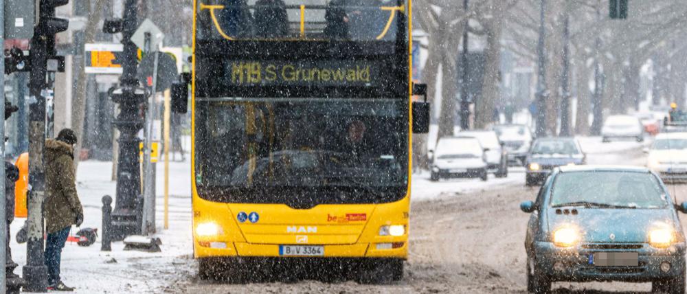 Die BVG will mehr Busse fahren lassen - vor allem außerhalb der Innenstadt. Damit stellt man sich auch schon wieder auf den Schulbeginn ein.