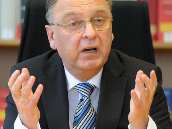 Hans-Jürgen Papier, damaliger Präsident des Bundesverfassungsgerichts, aufgenommen am 28.01.2010 bei einem Interview im Bundesverfassungsgericht in Karlsruhe.