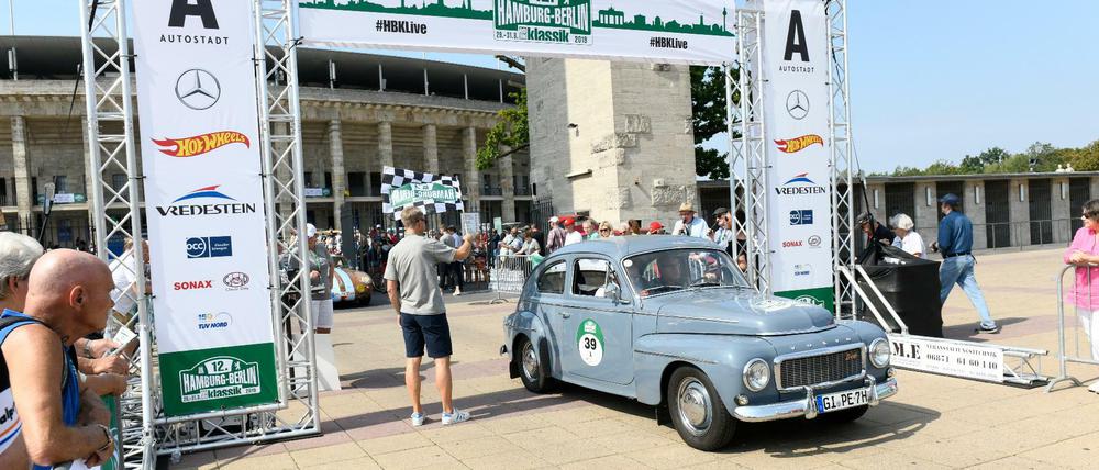 Auch der Tagesspiegel ging am Berliner Olympiastadion mit an den Start - in einem Volvo PV 544 von 1963.