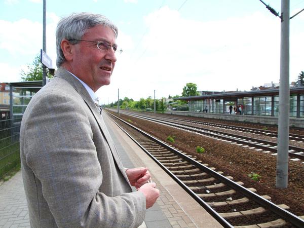 Heiko Müller (SPD), Bürgermeister von Falkensee, der am schnellsten wachsenden Stadt in Deutschland. Fotografiert am Bahnhof Falkensee.