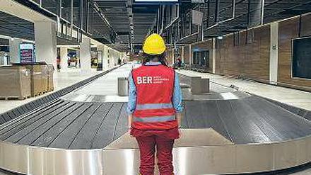 Bandarbeit. Die Flughafengesellschaft will die „gewonnene“ Zeit am BER für den Ausbau nutzen. Foto: dpa