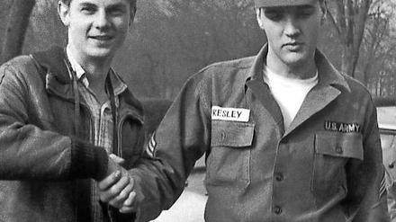 Schmuckstücke. Elvis Presleys Feldjacke gehört heute seinem Fan Claus-Kurt Ilge , der sie dem Museum für die Ausstellung ausleiht.