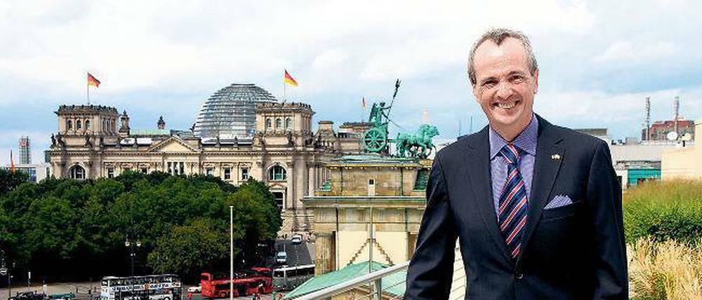 Lieblingsplatz. Die Vielseitigkeit des Botschafterlebens hat Philip D. Murphy besonders genossen, die Begegnungen mit Menschen aus allen Bereichen, die Gespräche auf hohem Niveau und natürlich die Aussicht aufs Brandenburger Tor. 