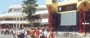 Alles so schön bunt hier. Das 1981 eröffnete SEZ – hier ein Foto aus jener Zeit – galt mit seiner Größe und sportlich-kulturellen Vielfalt als einzigartig in der DDR.
