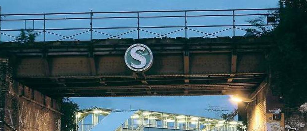S-Bahn-Signet am Ostkreuz.