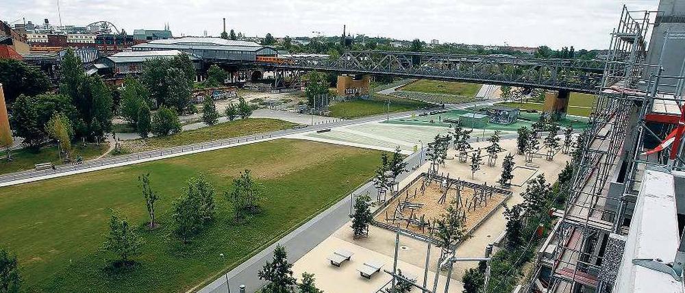 Brückenbauten. Am Gleisdreieck-Park wird nicht nur erholt, sondern auch gewohnt - in neuen Häusern am Rand.