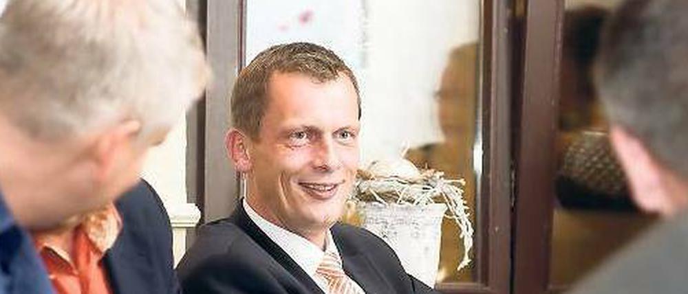 In der ersten Reihe. Acht Jahre hat Holger Kelch (CDU) im Cottbuser Rathaus eher hinter den Kulissen gewirkt. Vor einer Woche wurde er zum Oberbürgermeister der zweitgrößten Stadt Brandenburgs gewählt. 