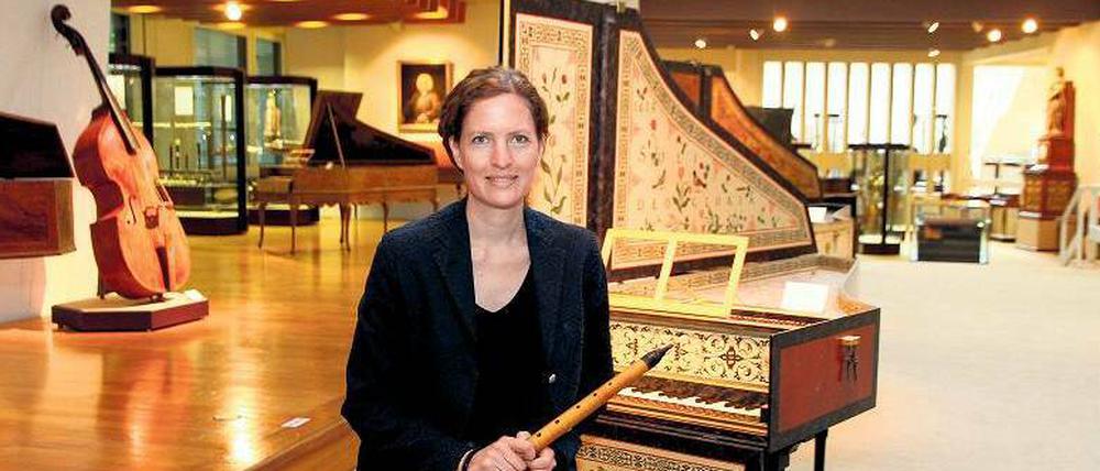 Katharina Bäuml vom Förderverein des Musikinstrumentenmuseums ist Oboistin - und begeistert sich für die Schalmei.