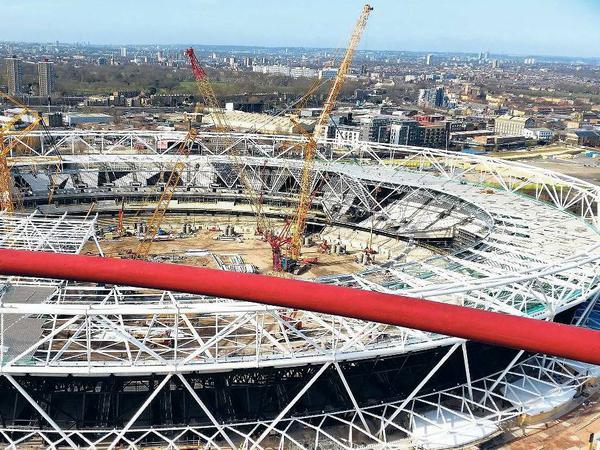 Stratford, neu. Das Olympiastadion wird gerade zur Fußballarena umgebaut.