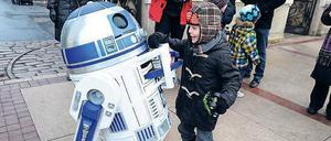 Hallo R2-D2, wie geht's? Siehst ja fast genauso aus wie ein Berliner Mülleimer.