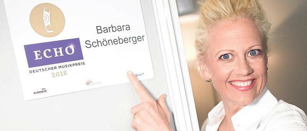 Schön stolz. Barbara Schöneberger moderiert die Echo-Verleihung zum 25. Geburtstag. Auftreten werden unter anderen Udo Lindenberg, Bosse und Jamie-Lee, die deutsche Teilnehmerin beim Eurovision Song Contest.