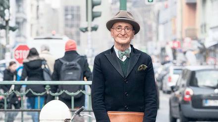 Mit Hut und Rhythmus. Ein britischer Tourist entdeckte Günther Anton Krabbenhöft voriges Jahr auf einem U-Bahnhof – aufgrund seiner Kleidung. Seither ist der Rentner ziemlich gefragt.
