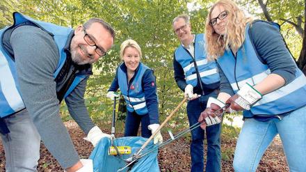 Neukölln macht sich schön. Bezirkschefin Franziska Giffey und Kollegen putzten den Volkspark Hasenheide. 