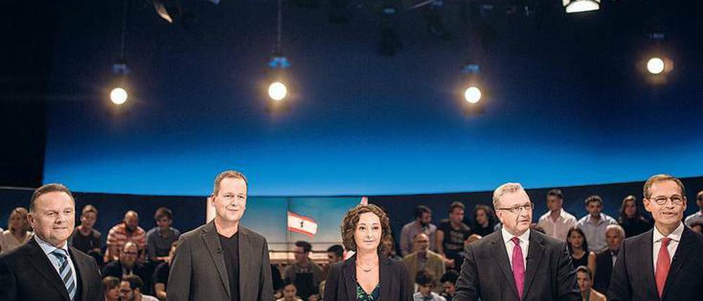 Unterm Studiohimmel. Der AfD-Vorsitzende Georg Pazderski steht beim RBB links, rechts neben ihm Linken-Kandidat Klaus Lederer, Ramona Pop von den Grünen, Frank Henkel (CDU) und Michael Müller (SPD).
