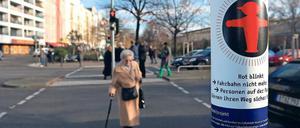 Das „Rotblinken“ hat sich bei einem Test für Verbesserungen an Fußgängerampeln in Berlin am besten bewährt.