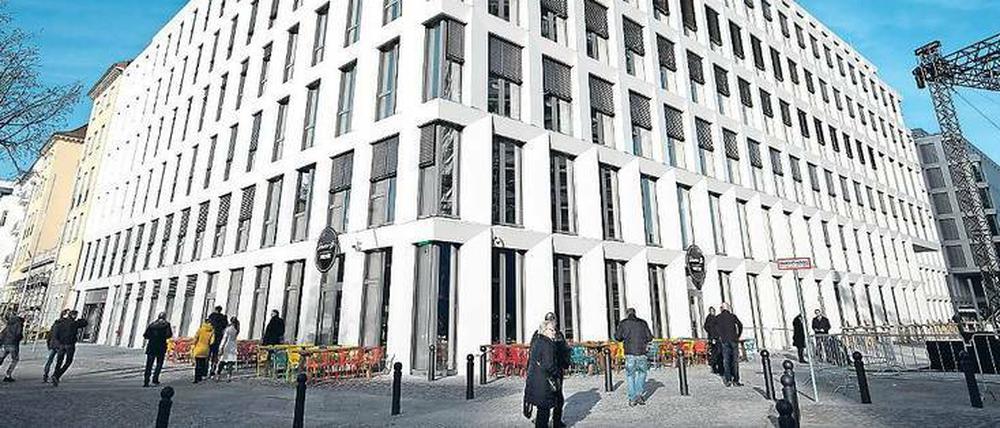 Ganz in Weiß: Der siebenstöckige Neubau der Deutschen Bank in Charlottenburg.