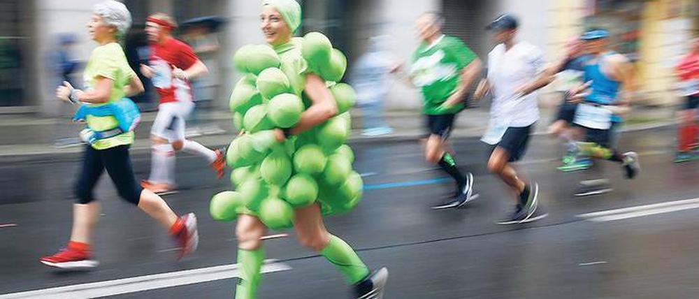 Buntes Berlin. Der Marathon ist auch ein Fun-Lauf, jedenfalls für alle, für die der Kampf gegen die Uhr Nebensache ist. 