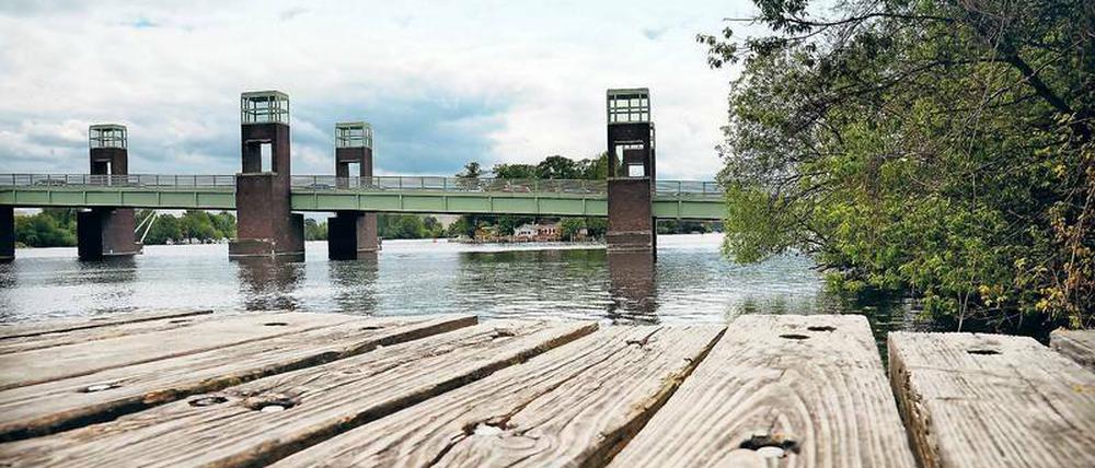 Die Spandauer Seebrücke in der „Wasserstadt“. Bausenatorin Lompscher will dort Sozialwohnungen errichten.