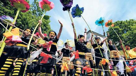 Fleißig. Das Motto des diesjährigen Kinderkarnevals der Kulturen am Sonnabend war „Sag mir, wo die Blumen sind“.