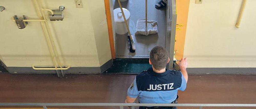 Alles sauber? In den Berliner Justizvollzugsanstalten blüht der Handel mit eingeschmuggelten Waren – auch mit Drogen.