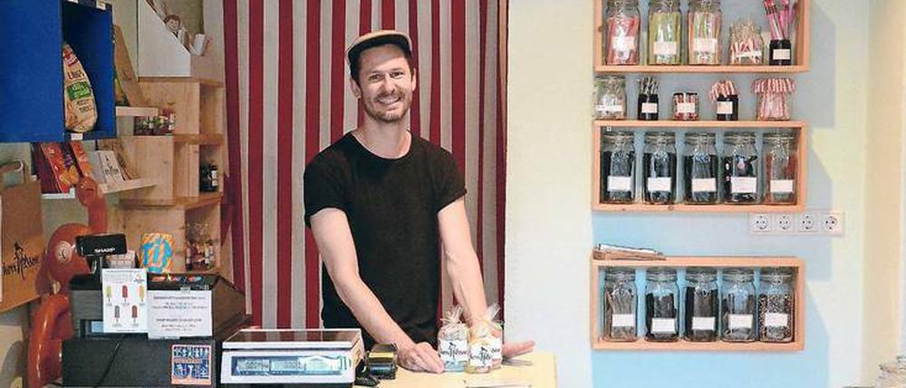 Daniel Lippert hat in Schweden gelebt und betreibt mit seiner Partnerin die zwei Läden von „Herr Nilsson Godis“.