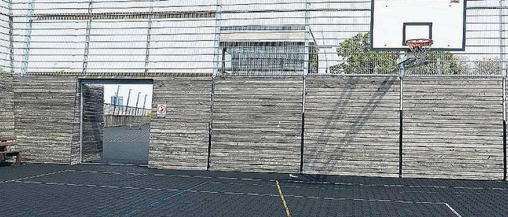 Freifläche. In der Lichterfelder Athene-Grundschule wurde der Sportplatz auf das Dach verlagert