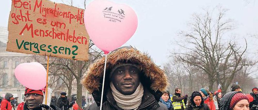 Für das Zusammenleben. Geflüchtete demonstrierten Anfang Februar für eine humanere Regelung des Familiennachzugs. Foto: RubyImages/T. Strasas