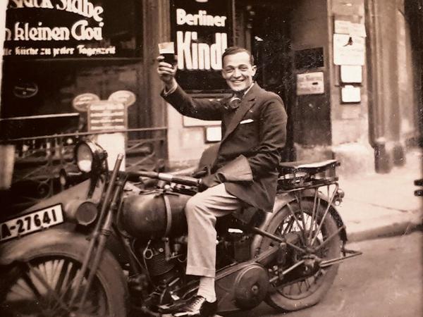 Ein Ägypter in Berlin. Hier studierte Mohammed Sidki in den frühen 20er Jahren, lernte Motorrad fahren und Wiener Würstchen schätzen. 