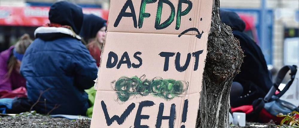 Proteste, Austritte, Drohungen, Angriffe: Die Liberalen durchleben nach der AfD-Wahlhilfe in Thüringen eine schwere Krise. Die Langzeitfolgen sind bisher nicht absehbar. 