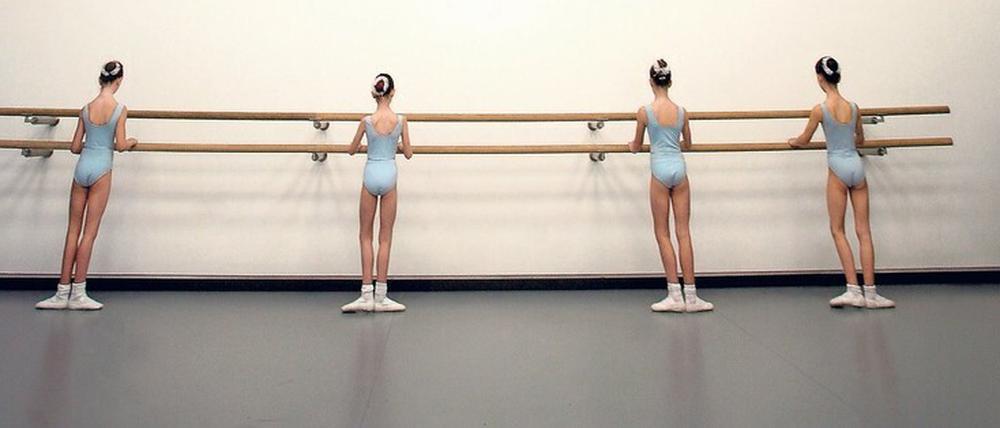 Die Staatliche Ballettschule beginnt mit der fünften Klasse. Dann sind die Kinder neun oder zehn Jahre alt.