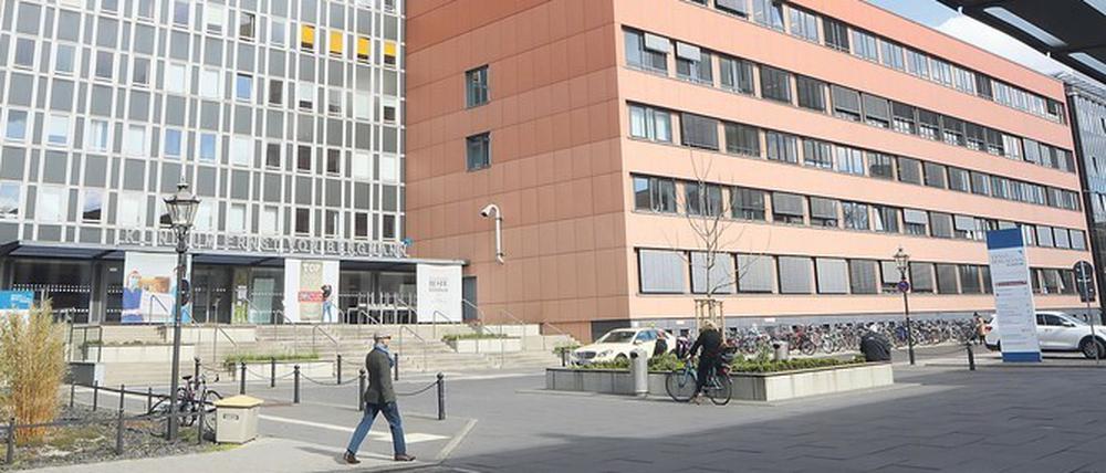 Am Potsdamer Ernst-von-Bergmann-Klinikum sind inzwischen 21 Patienten an der vom Coronavirus ausgelösten Lungenkrankheit Covid-19 verstorben. 