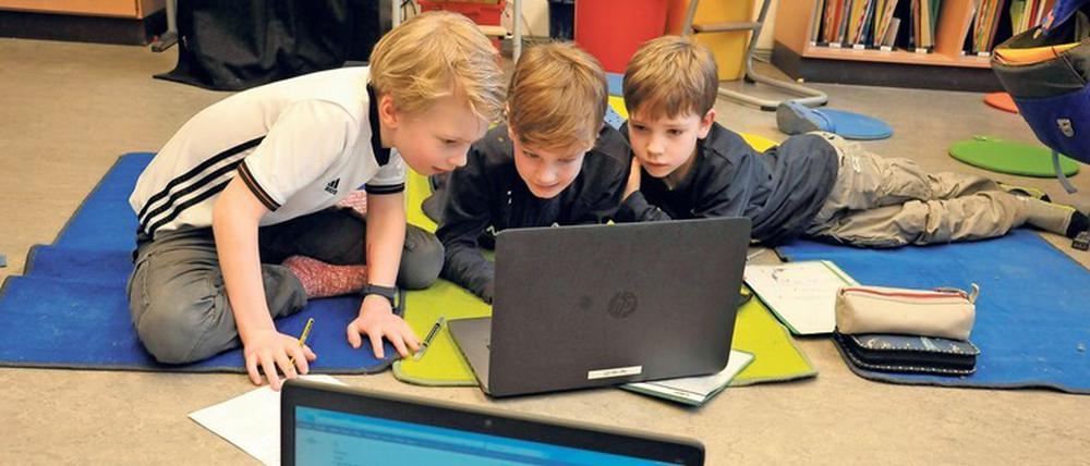 Zahlreiche Lehrer und Schüler tauschen sich im digitalen „Lernraum Berlin“ aus. Doch die Daten der Nutzer sind in dem System nicht sicher, warnt die Datenschutzbeauftragte. 