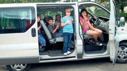 Mobil. Der Verein Straßenkinder unternimmt dank des neuen Fahrzeugs mit Kindern Ausflüge, Sozialarbeiter können die Trebegänger auf der Straße besser versorgen. 